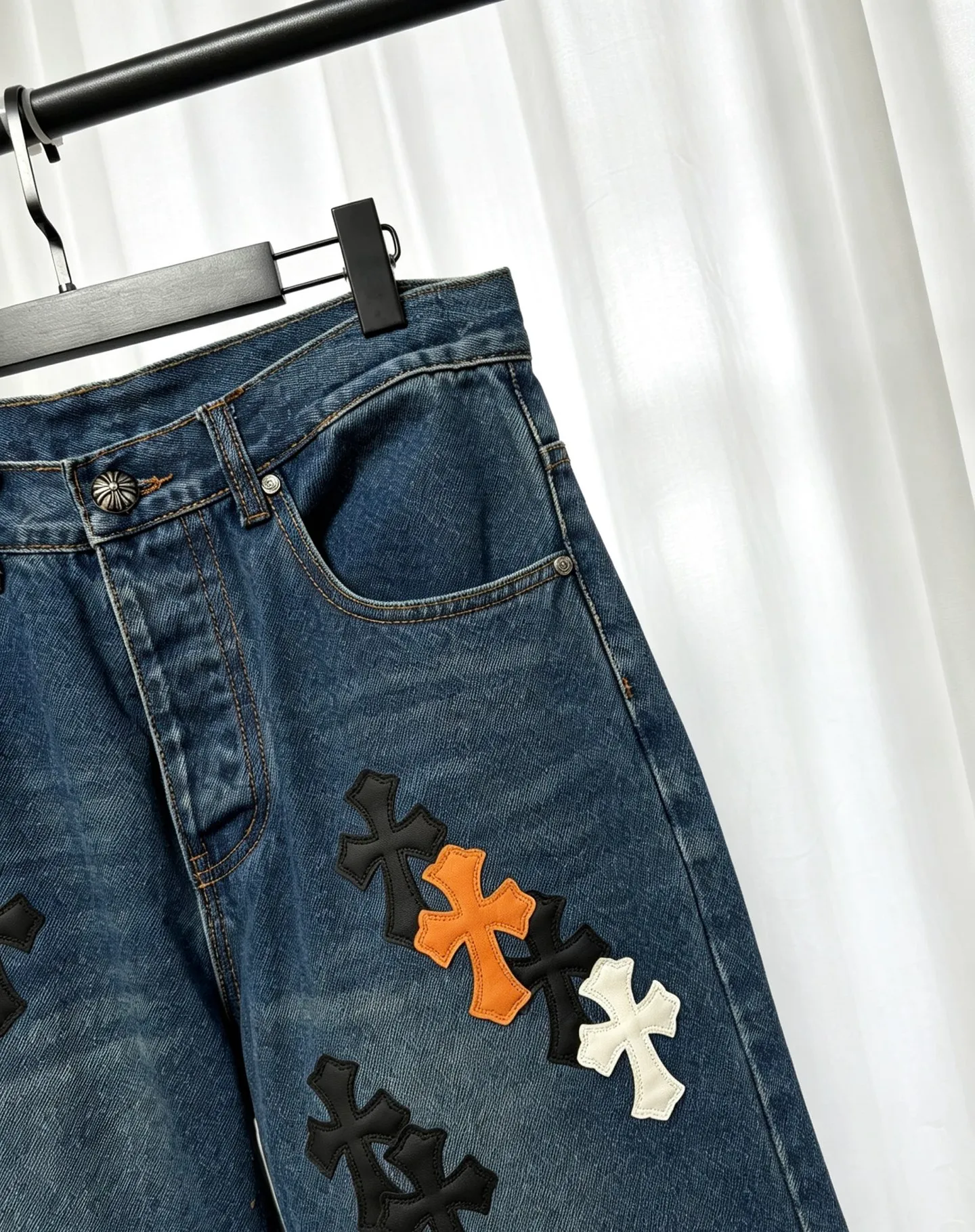 Chrome Hearts Chrome Hearts ， Premium ， ， 。 Levi's ， ， Retro ， ， 。 、 、 ， ， ， ， ， ； ， 。 Levis Classic Retro ， Genuine Leather ， 。 ， ， 。